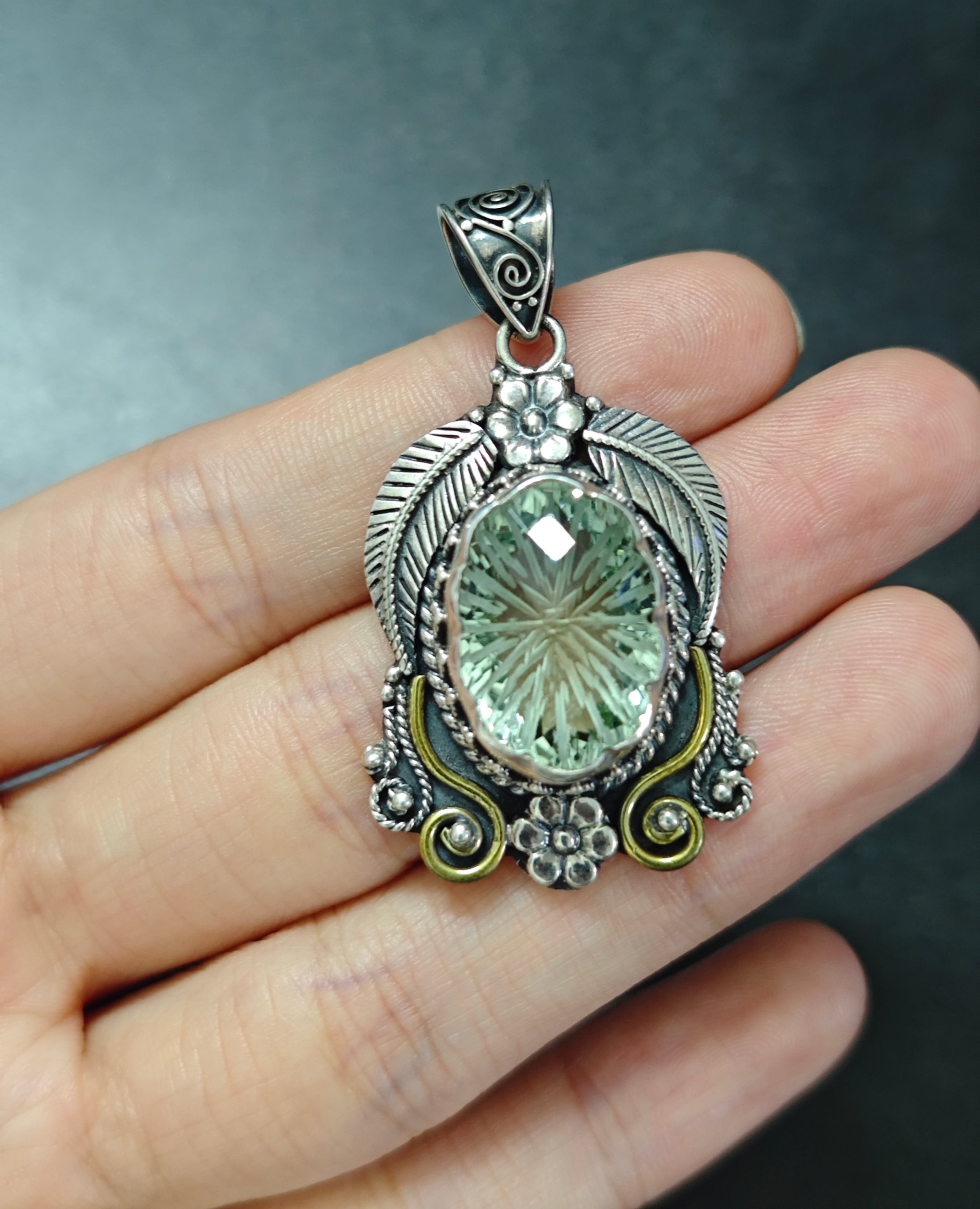 Vintage green crystal pendant in 925 sterling silver